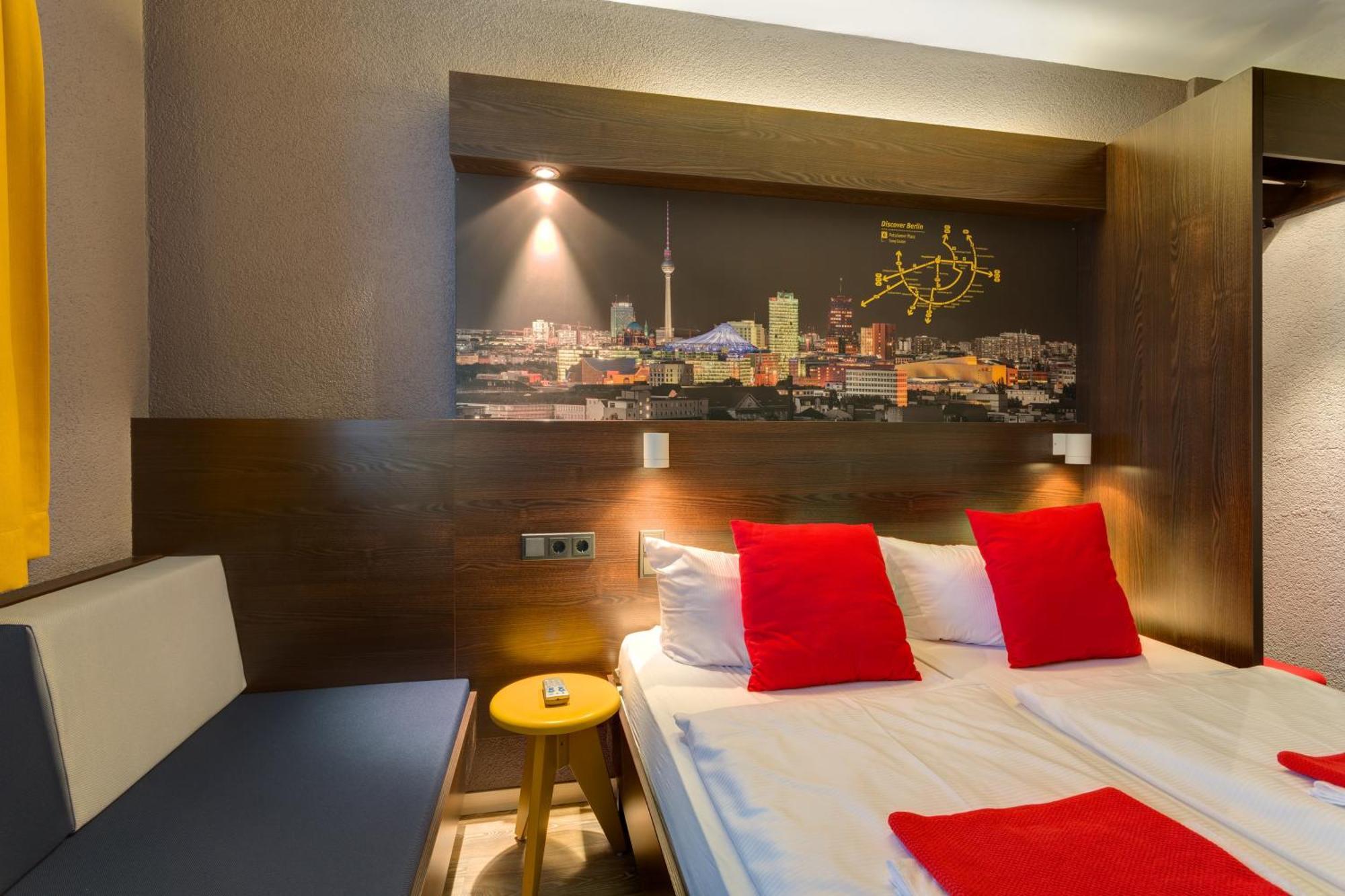 Meininger Hotel Berlin Hauptbahnhof — Bilder 1